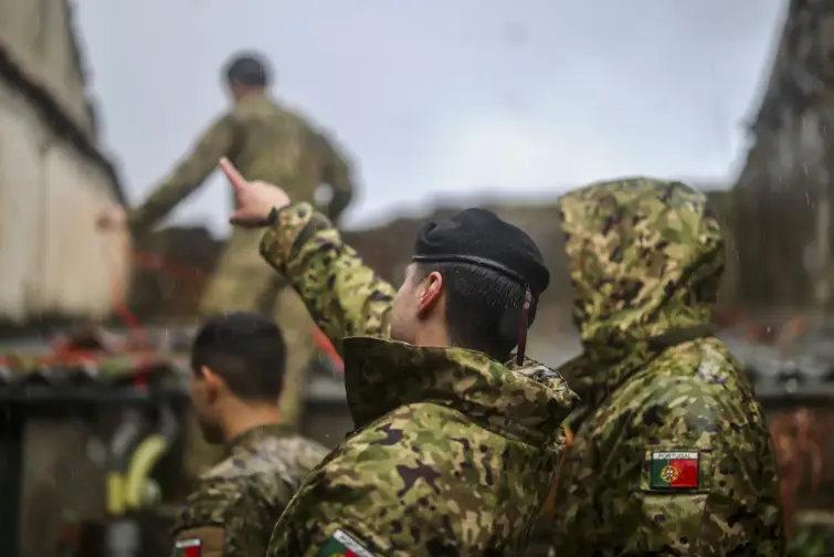 militares de apoio ao mau tempo